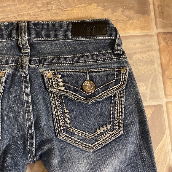 Low cut, boot cut jeans.  Small wear in pocket.  Shown in pictures - Picture 6 of 9